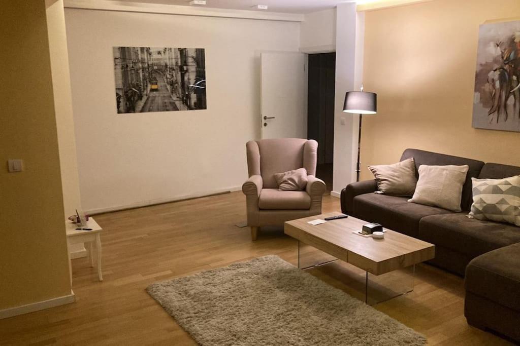Crown Central Three Bedroom Apartment Belgrad Exterior foto